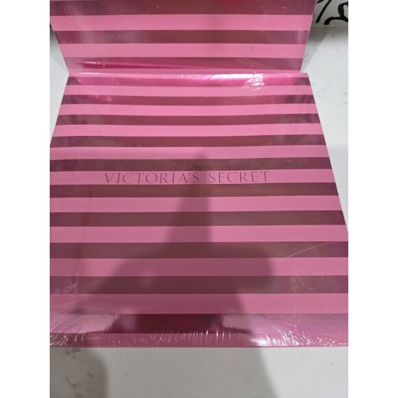 Victoria’s Secret 10in Gift Box Tissue Pink Stripe sealed new in pack 2 vintage - Picture 3 of 6